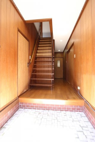 青山台3丁目戸建の玄関