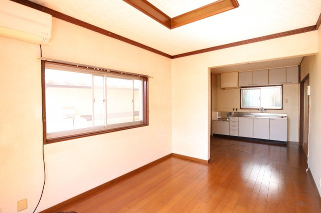 青山台3丁目戸建の居間・リビング