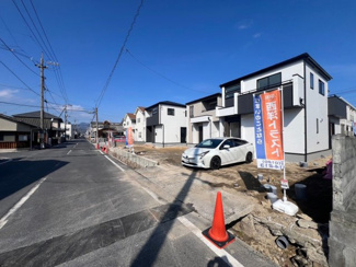 【前面道路含む現地写真】
