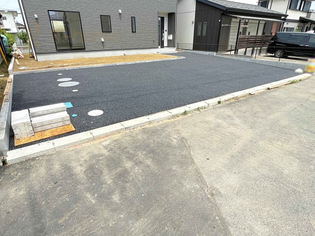 牛久市小坂町第5　新築戸建て　1号棟の駐車場|カースペースは2台お停めいただけます♪