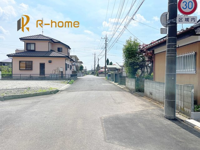 牛久市小坂町第5　新築戸建て　1号棟の前面道路含む現地写真|『今から見たい！』大歓迎です♪
お気軽にＲ－ｈomeまでお問い合わせください。