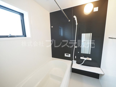 【浴室】 | 奈良市西木辻町の新築一戸建 全３区画 | 現地写真（２号地浴室完成イメージ／浴室暖房乾燥機を標準装備！