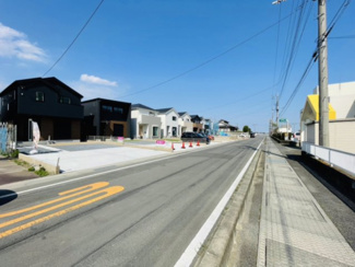 【前面道路含む現地写真】