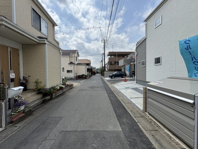 三郷市彦成１丁目新築戸建（彦成１丁目第５）の前面道路含む現地写真|東側前面道路