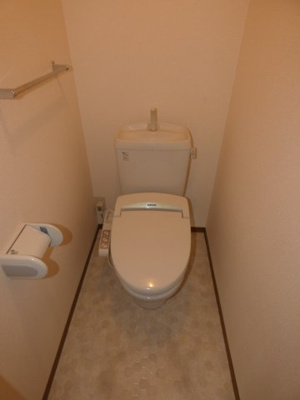 【トイレ】 | クレストB | 温水洗浄便座付きです