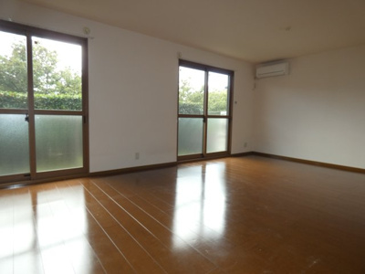 【居間・リビング】 | クレストB | 開放的なリビング