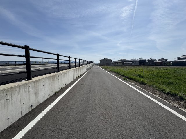 五泉市赤海1丁目　売地の前面道路含む現地写真