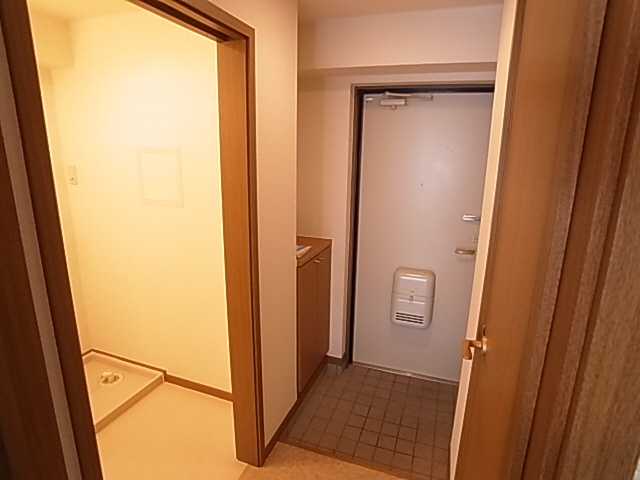 神戸市兵庫区大開通３丁目の賃貸マンションの玄関|シューズボックス付き