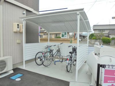 【その他共用部分】 | グリーンコート | 屋根付き駐輪場