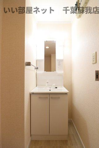 ウィステリアおゆみ野　Ａの洗面所|朝の準備に活躍する、洗髪洗面化粧台！