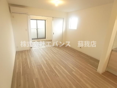 【居間・リビング】 | ジーメゾン千葉浜野プラージュ | こちらのリビングで趣味の時間をお楽しみください