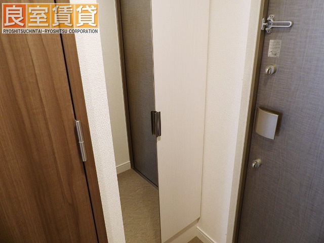 メゾン岩室の玄関