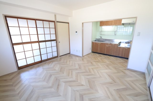 高杉雅ハイツの居間・リビング|10.5帖LDKになります