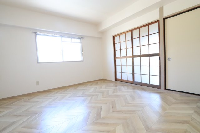 高杉雅ハイツの居間・リビング|10.5帖LDKになります