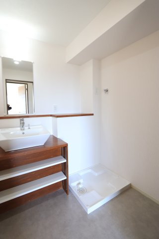 伊藤ハイツ　５０１号室の独立洗面台