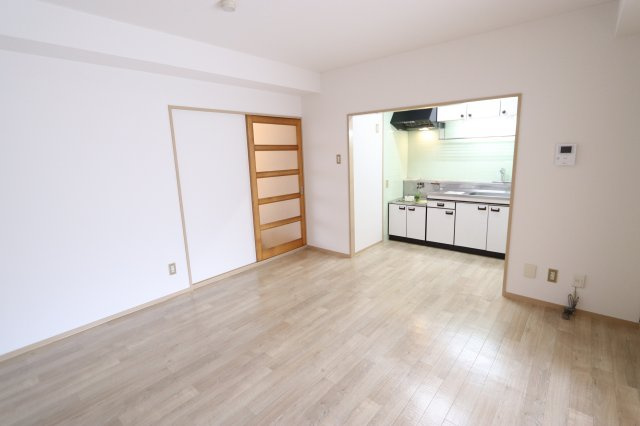 明正雅ハイツの居間・リビング