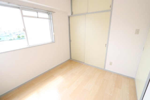 高杉雅ハイツの洋室|5帖北洋室になります