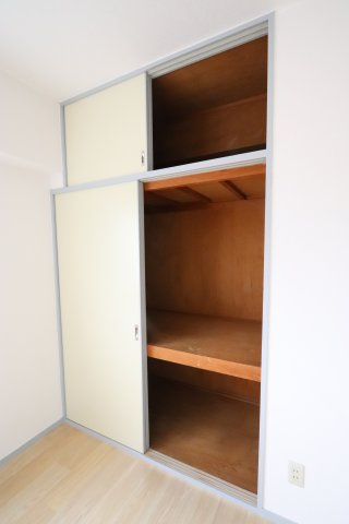 高杉雅ハイツの収納|5帖北洋室押入になります