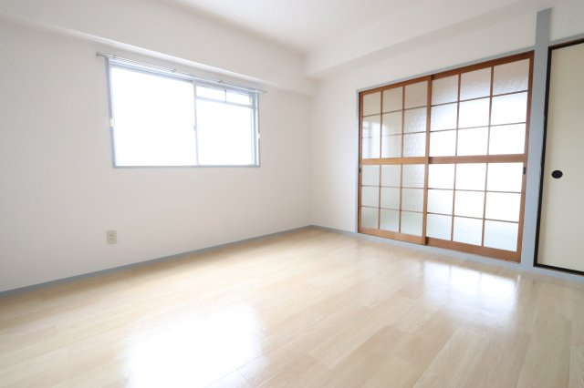 高杉雅ハイツの居間・リビング|10.2帖LDKになります