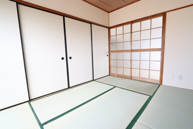 高杉雅ハイツの和室|6帖南東和室になります