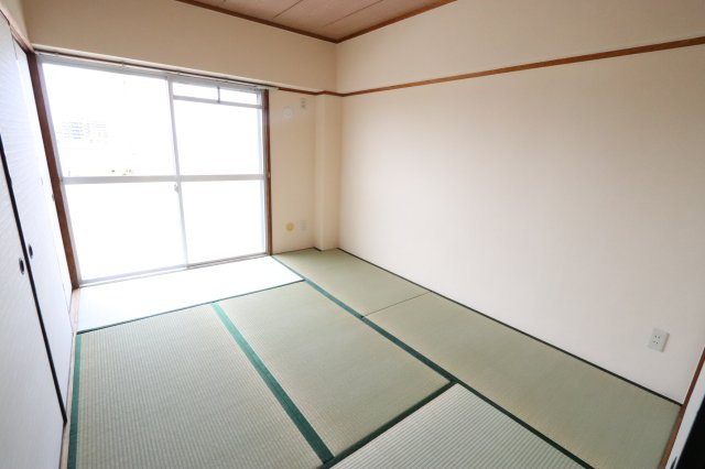 高杉雅ハイツの和室|6帖南西和室になります
