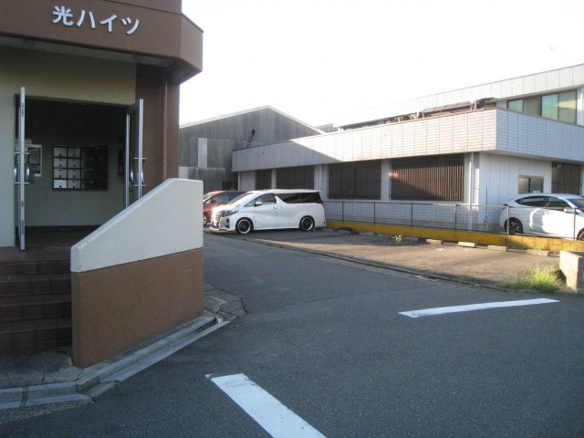 光ハイツの駐車場
