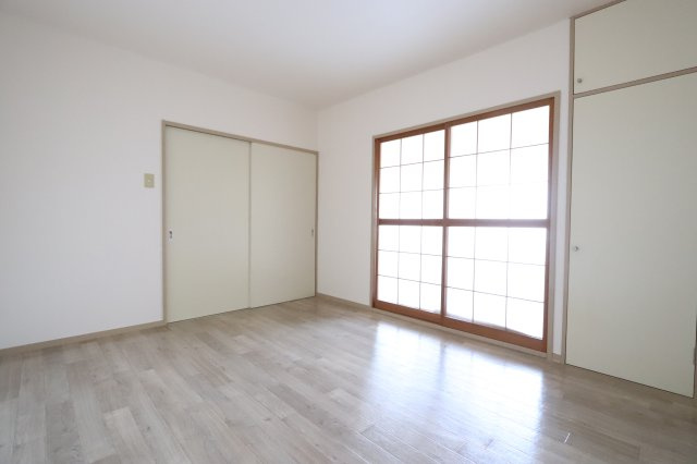 入場ハイツの洋室