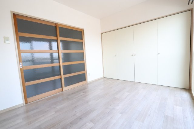 入場ハイツの洋室