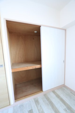 メゾン岩室の収納|6帖北洋室押入になります