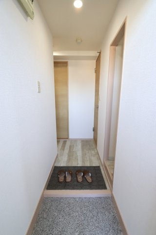 メゾン岩室の玄関