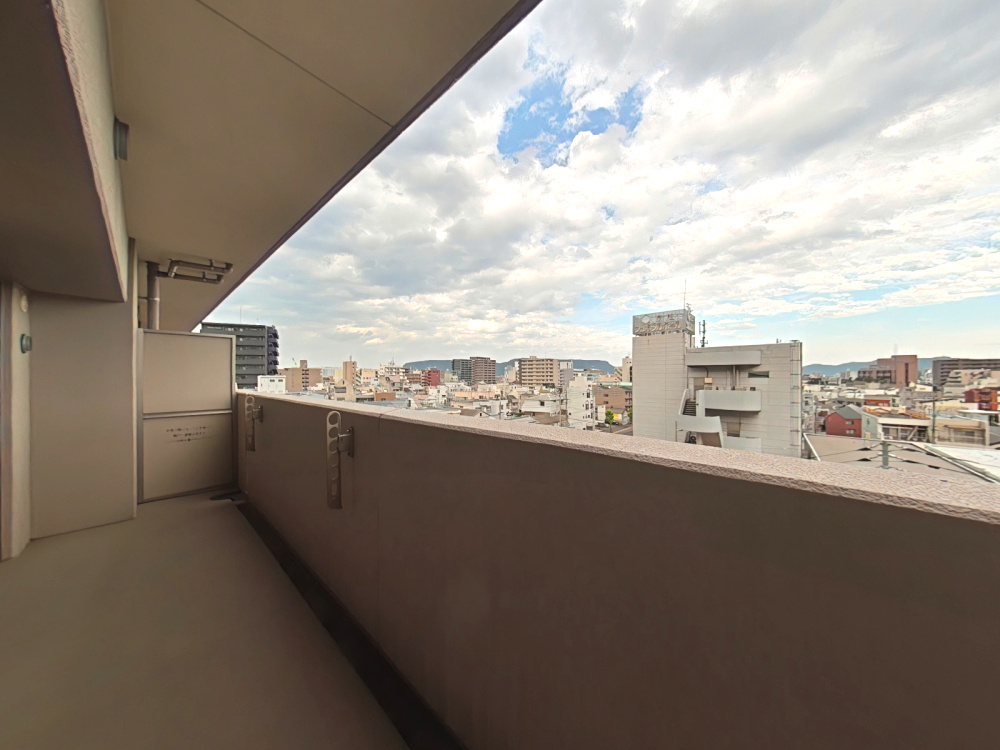 アルファライフ瓦町駅東のバルコニー