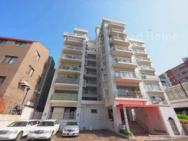 【外観】 | 六本木東豊エステート | 南東向きで陽当たり良好！全室に窓がある明るい住空間です。