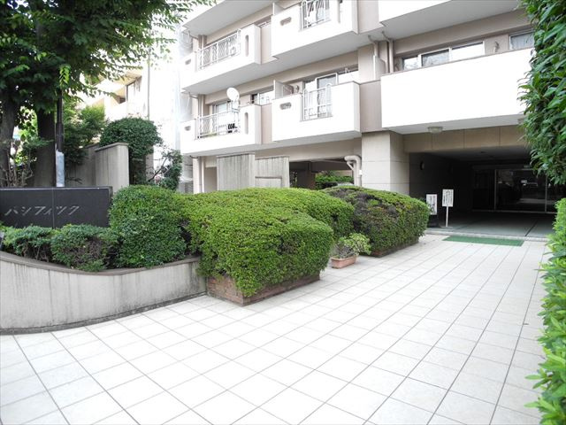 パシフィック大久保のエントランス