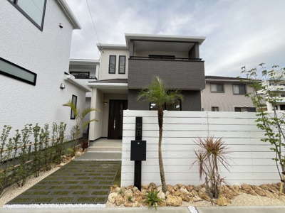 【外観】 | 宜野湾市真志喜（全3棟）3号棟　 | 3号棟　オシャレな外構と植栽付き♪