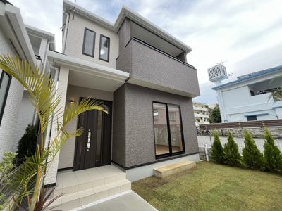 【外観】 | 宜野湾市真志喜（全3棟）3号棟　 | 3号棟　オシャレな外構と植栽付き♪