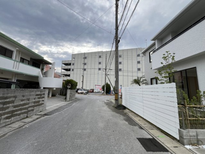 【前面道路含む現地写真】 | 宜野湾市真志喜（全3棟）3号棟　 | ※南西側公道6m♪