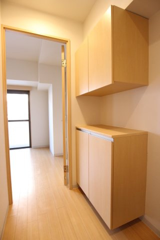 シャトー橿原の玄関|シューズボックス付き玄関