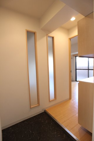 シャトー橿原の玄関|シューズボックス付き玄関