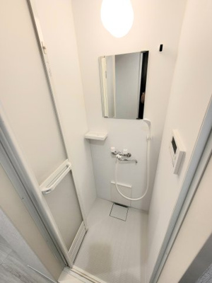 【シャワールーム】 | ロッソ・カンパーナ