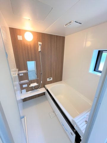 【浴室】 | 仲介手数料無料！西宇部小学校に通えるリフォーム済み中古住宅　宇部市西宇部北５丁目 | １坪タイプのゆったりとしたお風呂