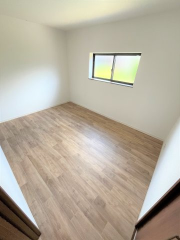 【洋室】 | 仲介手数料無料！西宇部小学校に通えるリフォーム済み中古住宅　宇部市西宇部北５丁目 | きれいな洋室です