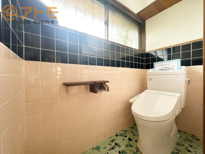 【トイレ】 | 富士市大淵　中古戸建て　全1棟 | 窓があり換気もすぐにできる、清潔感のあるトイレです♪