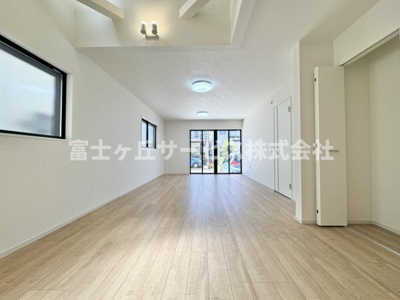 【居間・リビング】 | 静岡市葵区西千代田町 2期 新築一戸建て 1号棟 | リビングです