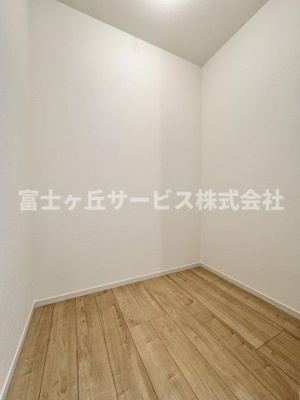 【内装】 | 静岡市葵区西千代田町 2期 新築一戸建て 1号棟 | 脱衣場にリネン庫があります