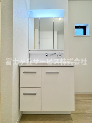 【独立洗面台】 | 静岡市葵区西千代田町 2期 新築一戸建て 1号棟 | 朝の身支度に便利な独立洗面台です