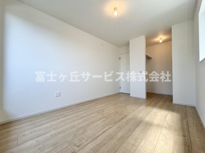 【寝室】 | 静岡市葵区西千代田町 2期 新築一戸建て 1号棟 | 落ち着いて過ごせる寝室です