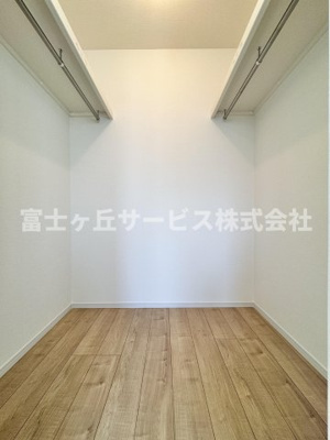 【収納】 | 静岡市葵区西千代田町 2期 新築一戸建て 1号棟 | 収納豊富なウォークインクローゼット