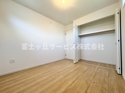 【子供部屋】 | 静岡市葵区西千代田町 2期 新築一戸建て 1号棟 | 子供部屋としても使える洋室です