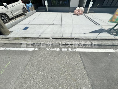 【駐車場】 | 静岡市葵区西千代田町 2期 新築一戸建て 1号棟 | 車種により2台駐車可能です