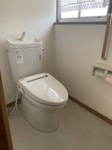 遠野市松崎町白岩８地割の一戸建てのトイレ